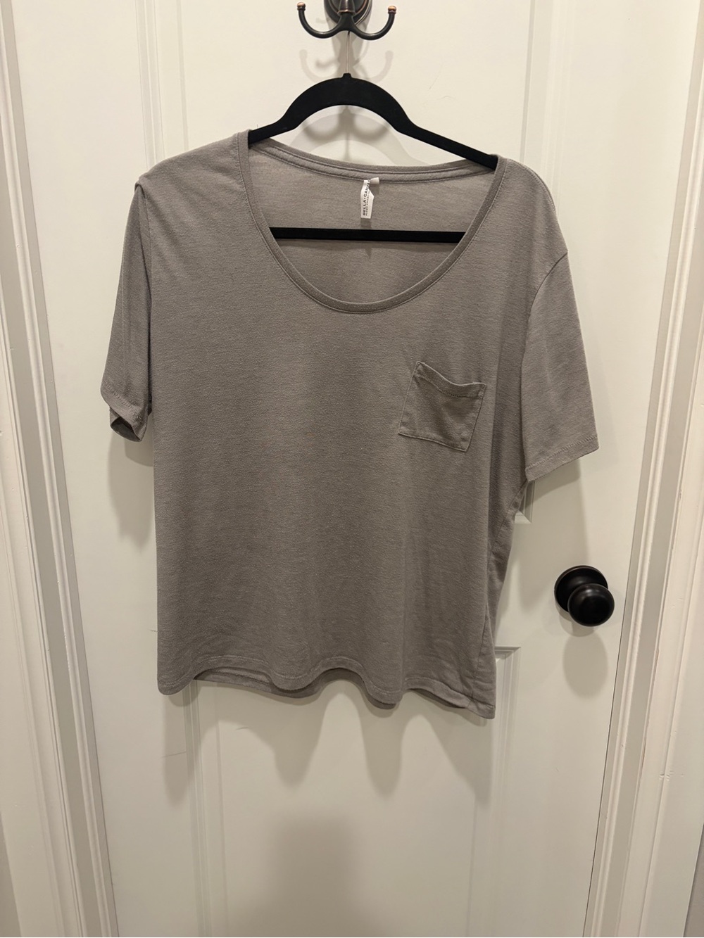 Women’s Relaxed Scoop Neck Pocket Tee - Gray- XL